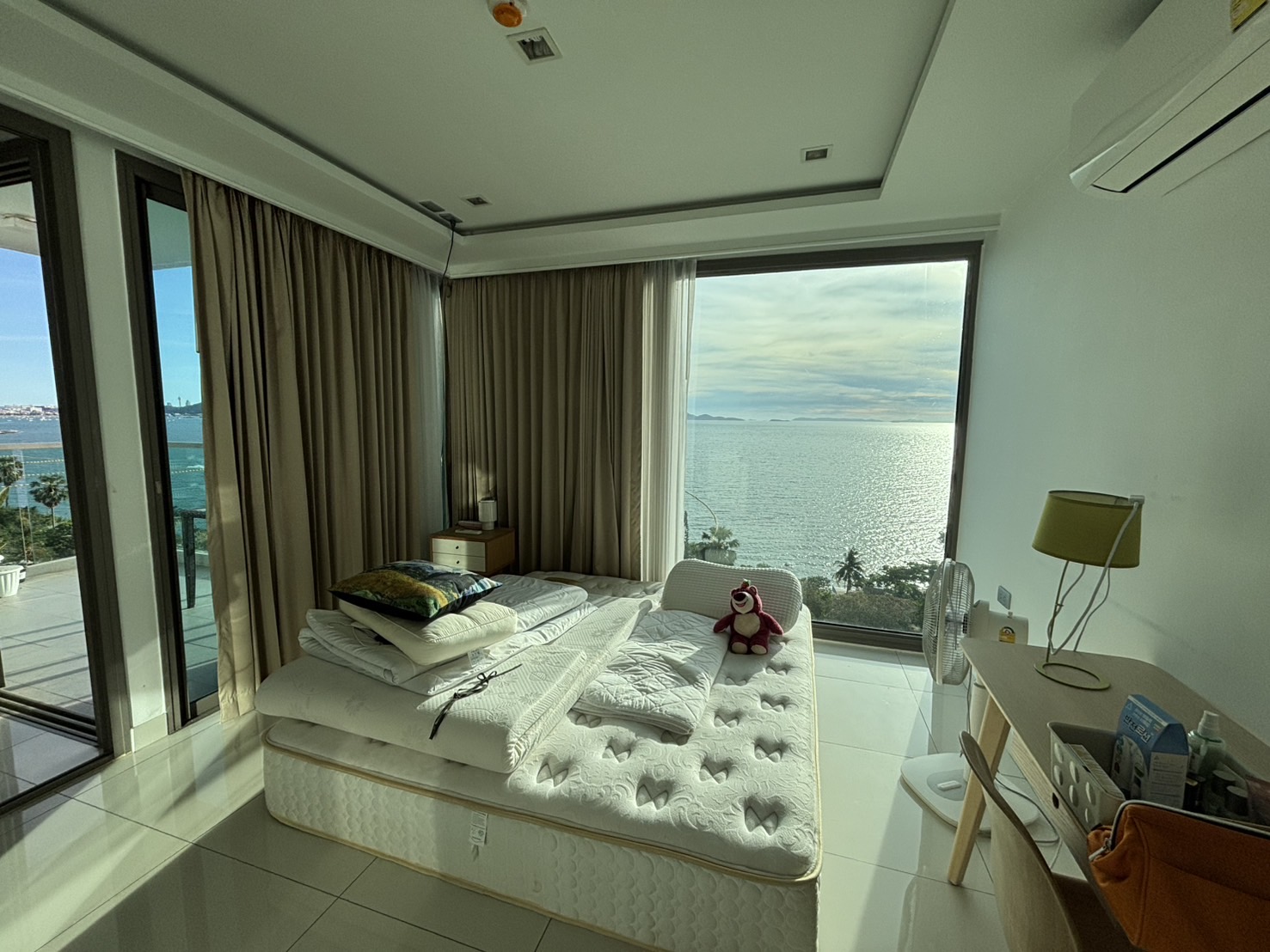 2 Bedrooms @ Wongamat Tower